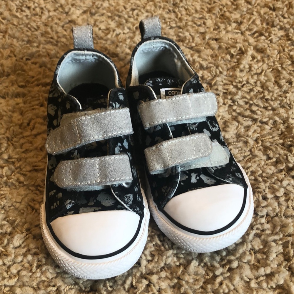 Converse All Stars boys sneakers sz 8